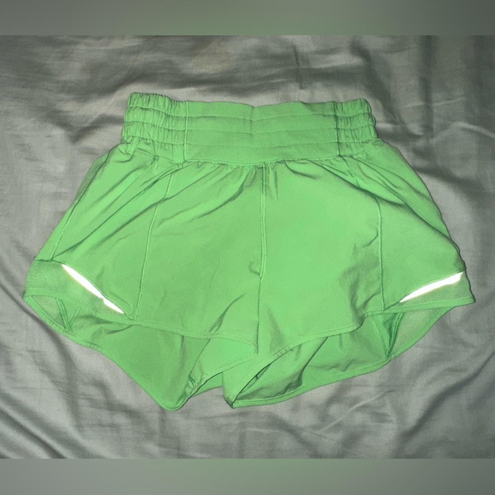 lululemon hotty hot shorts high rise 2.5"